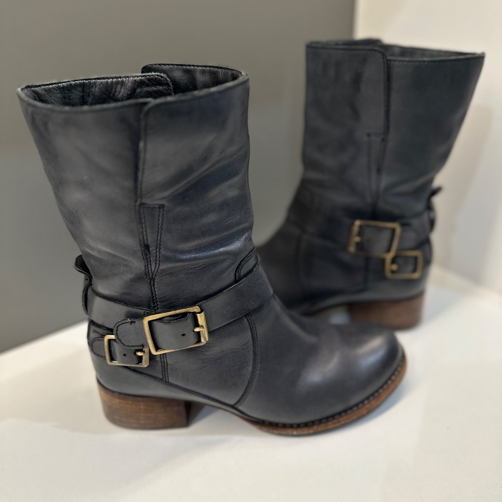 Clarks "Monica Soul" Style Boots (Women's 7) dark gray